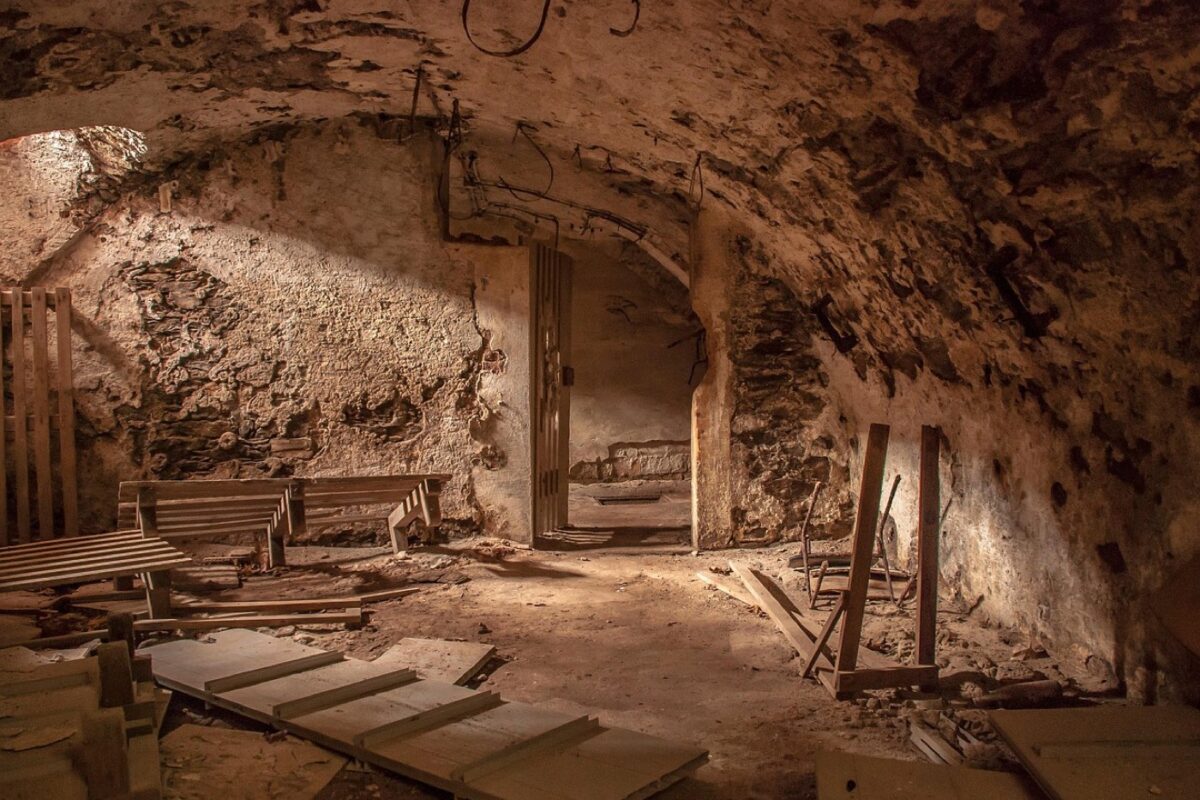Pompe de relevage en cave : obligations, choix et vérifications